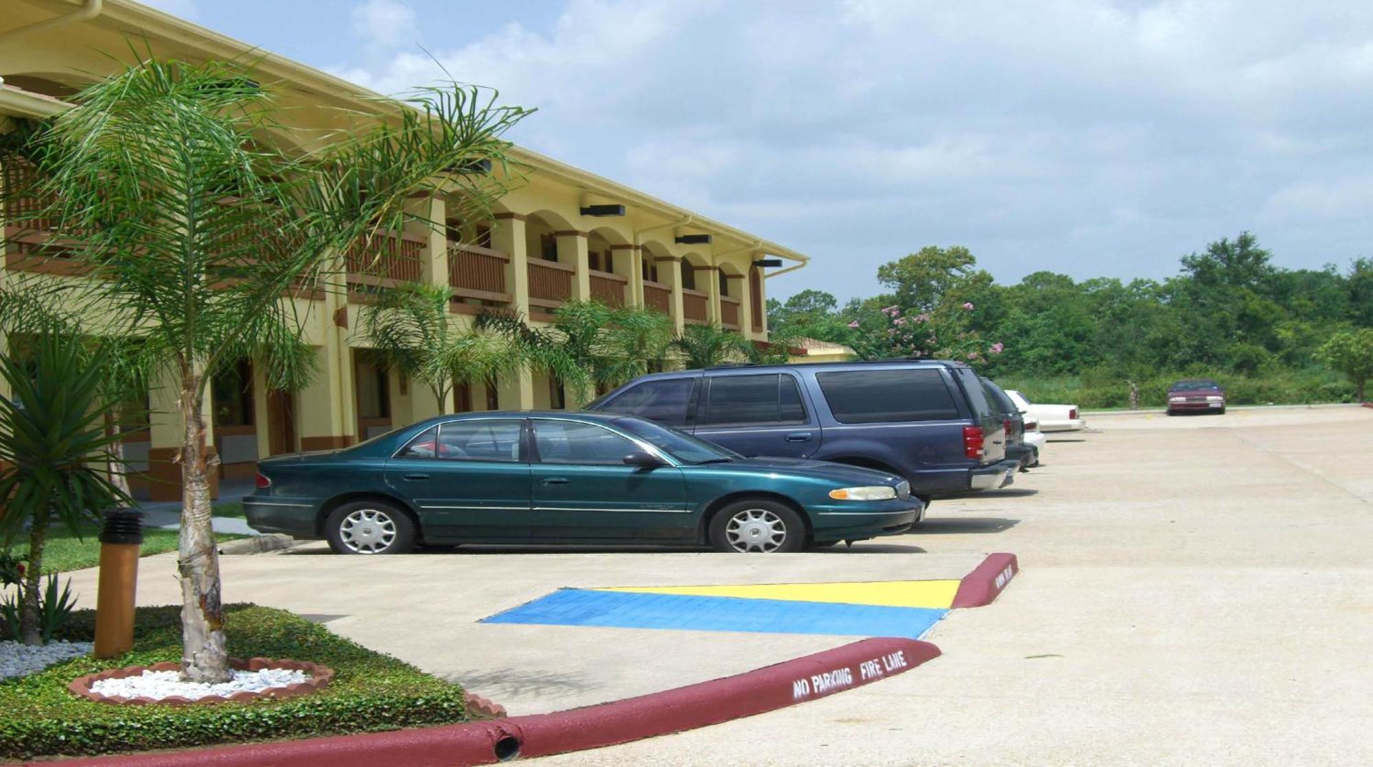 Americas Best Value Inn & Suites-Alvin/Houston Екстериор снимка